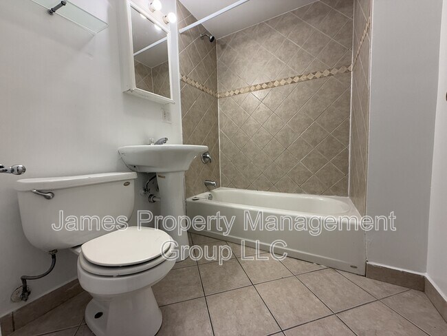 Photo - 3702 W Wrightwood Ave Unit G