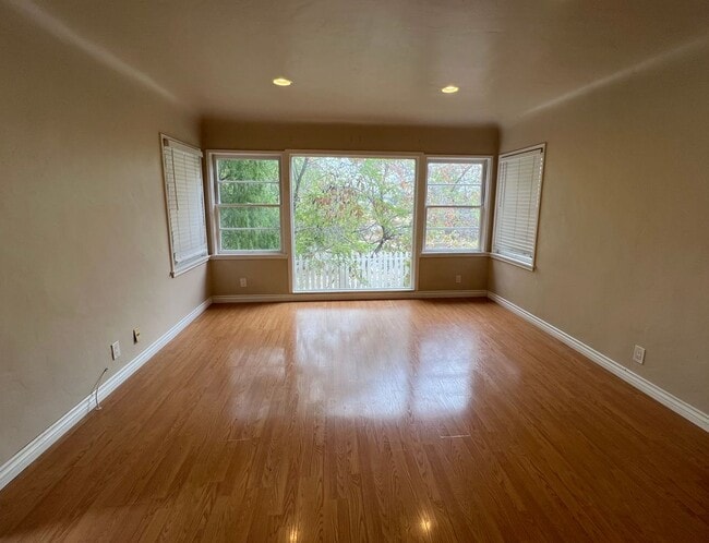 Photo - 3869 Ridge Rd