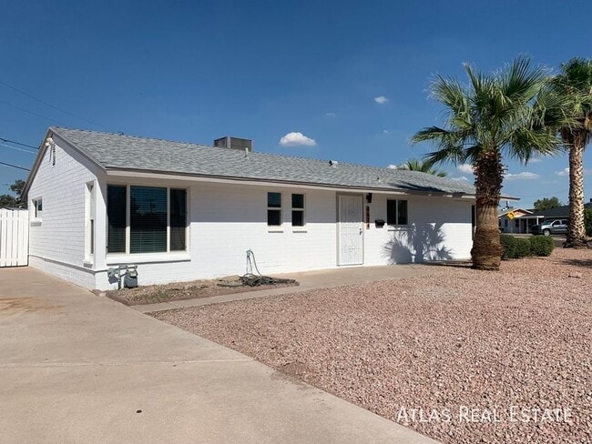 Building Photo - 4624 E Almeria Rd Rental