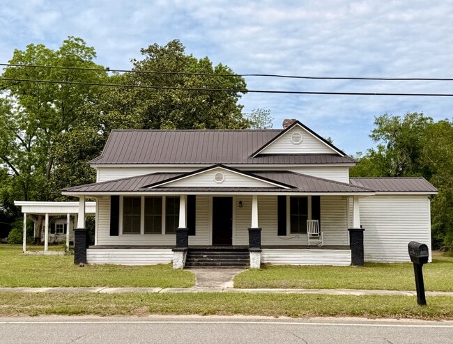 Building Photo - 621 N Church St