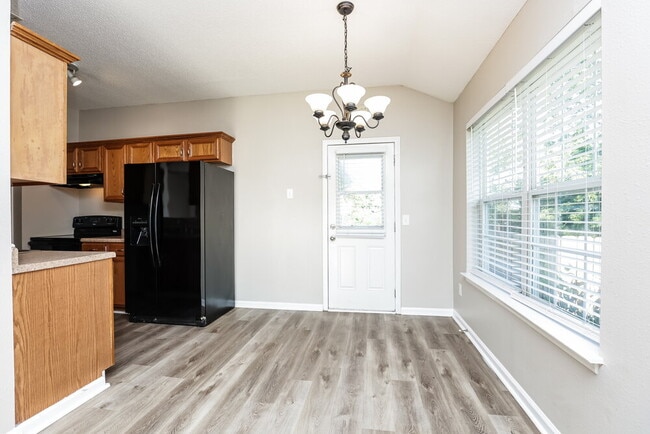 Photo - 321 Lake Forest Dr