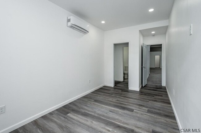 Photo - 215 Franklin St
