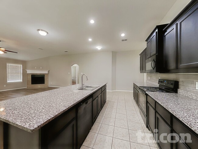 Photo - 1807 Kings Cross Dr