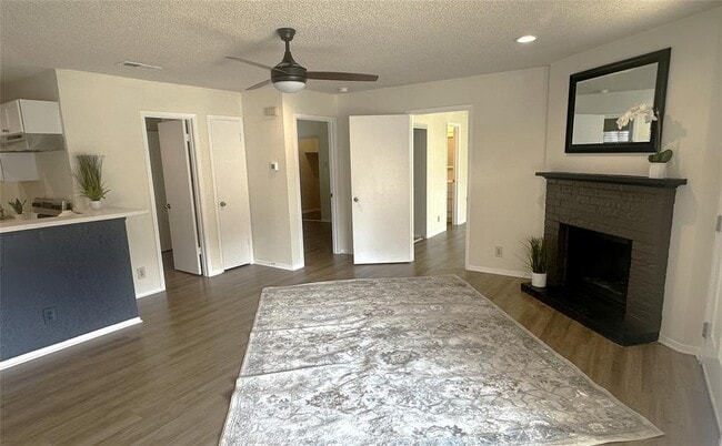 Photo - 503 Algerita Dr