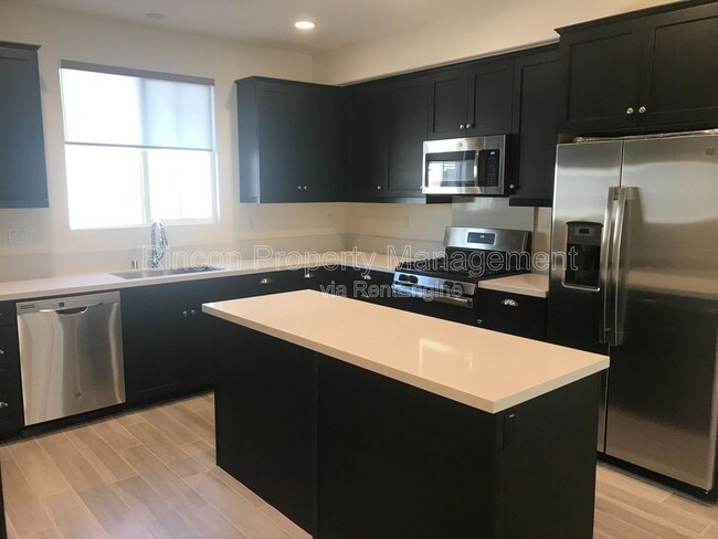 Building Photo - 581 Pioneer St