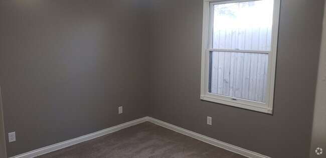 Building Photo - Newly updated 2 bedroom 1 bath duplex Rental