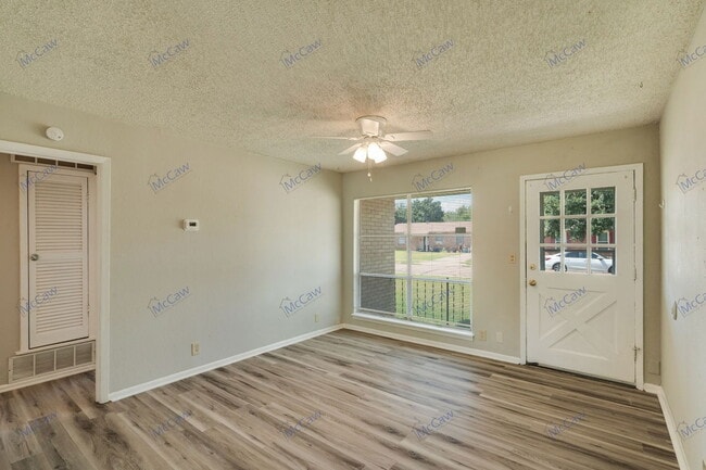 Photo - 5107 Parklane Dr