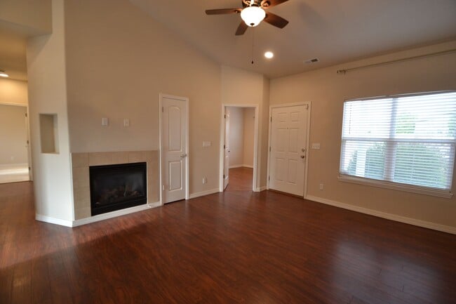 Photo - 1924 Lillian Way