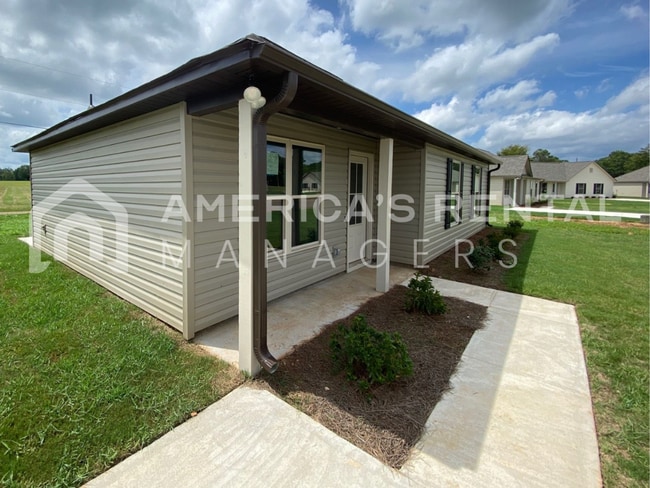 Photo - Home for Rent in Talladega, AL!!! Available to View!