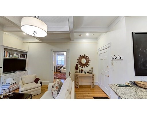 Building Photo - 15 Temple St Unit 1