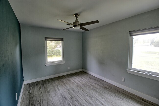 Photo - 3027 E Crystal Lake Ave