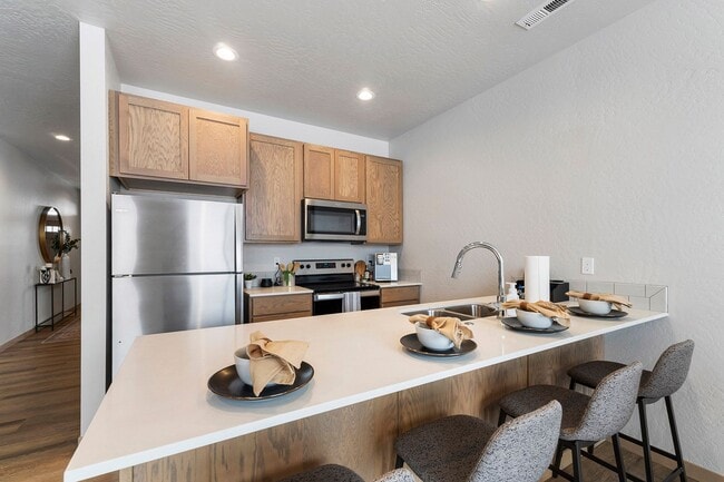 Building Photo - Maplewood Villas Rental