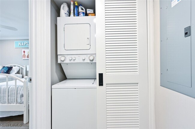 Building Photo - 3200 Gulf Shore Blvd N Unit 308