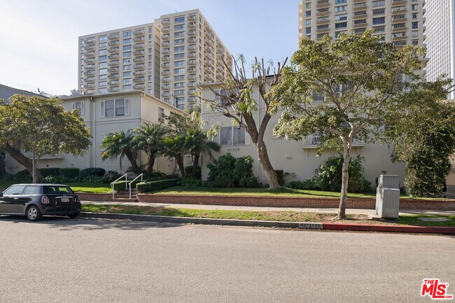 Photo - 407 Shirley Pl Unit 3/4