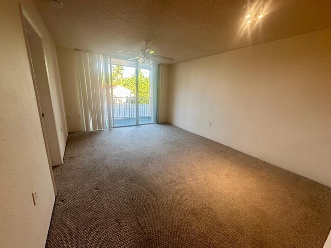 Photo - 3930 S Roosevelt Blvd Unidad #107 East