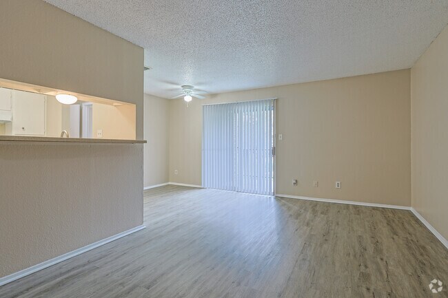 2BR, 2BA - 899SF - Living Area