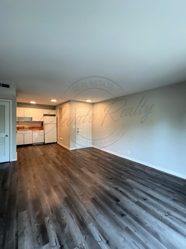 Photo - One Bedroom Condo, FIRST FLOOR, Assigned Parking Space and Near Madison Park! Unit A-6