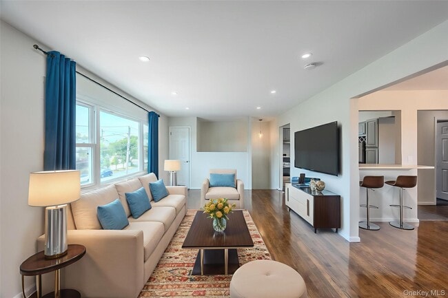 Photo - 214 Carman Ave