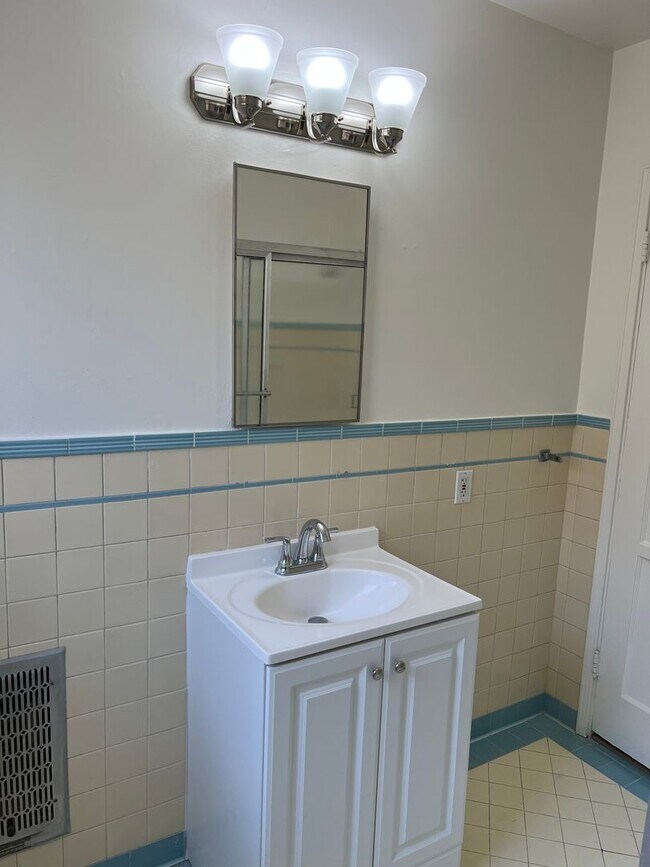 Photo - Rowena Ave, LLC. Unit 08