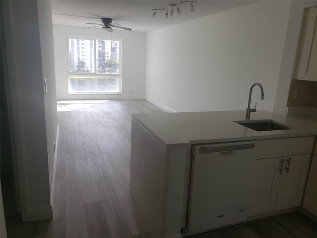 Photo - 2216 N Cypress Bend Dr Unit 504