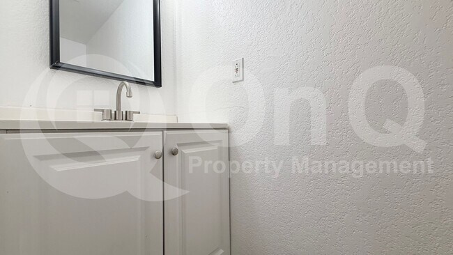 2827 E Le Marche Ave
