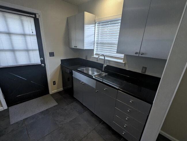 Photo - 1025 Brookhurst Dr