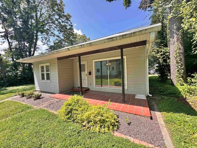 Photo - 1119 SE Riverside Dr