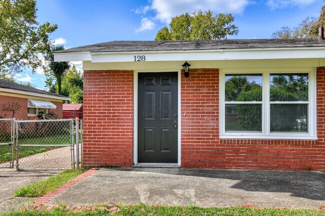 Photo - 128 E Hall St