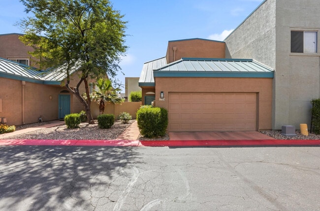 Building Photo - 2027 E University Dr