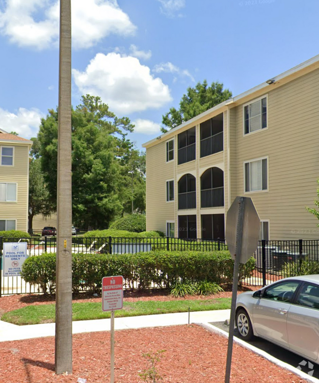 Building Photo - 3800 SW 20th Ave Unit 210 Rental