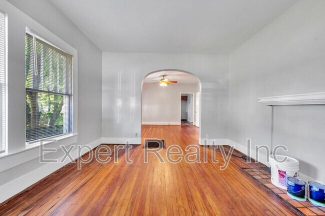 Photo - 2513 Ave J