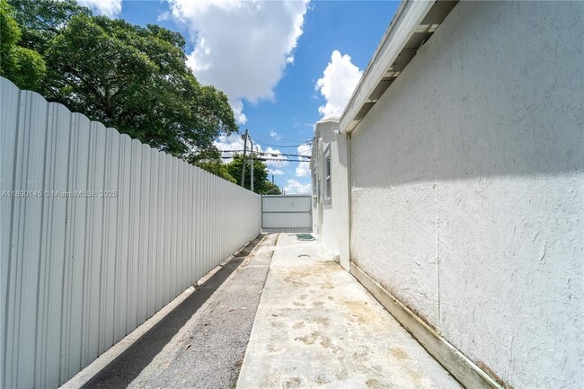 Photo - 5725 NW 24th Ave