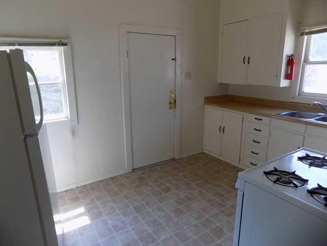 Photo - 735-745 Grand Ave Unit 745