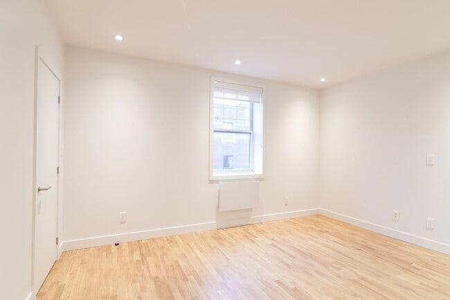 Photo - 2100 Rue du Fort Unit 409