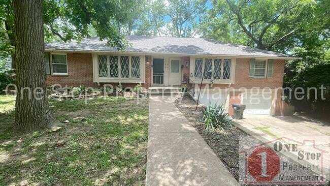Building Photo - 2 Bedroom, 2 Bathroom Duplex in Raytown, MO Rental