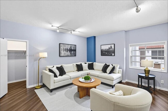 Building Photo - 215 30th St Unit 10 Rental
