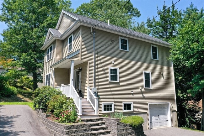 Building Photo - 3 Redwood Rental