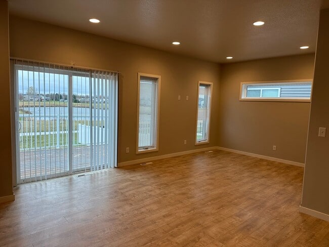 Photo - 3226 31st St S