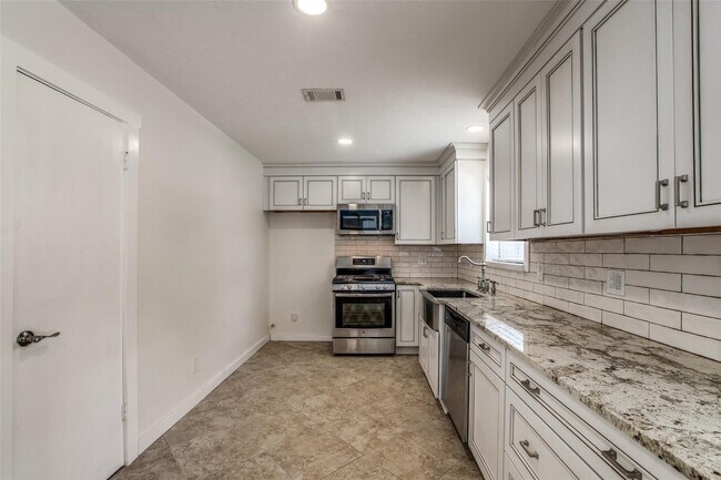 Photo - 235 Live Oak St
