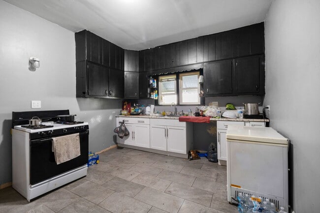 Photo - 11527 S La Salle St