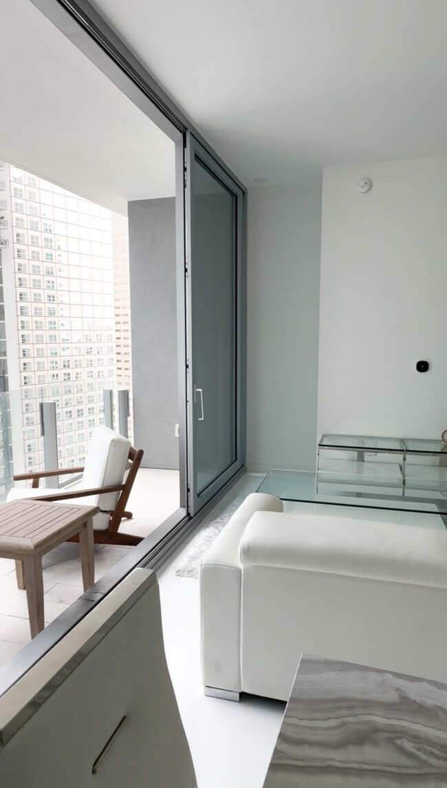 Building Photo - 300 Biscayne Blvd Way Unit 2508w