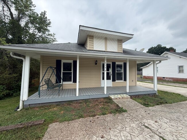 Building Photo - For Rent Rural Hall
