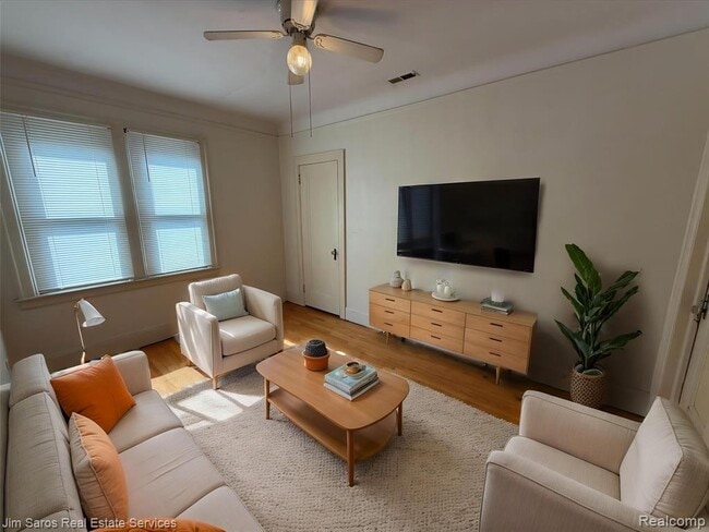 Photo - 1326 Maryland St Unit 2F