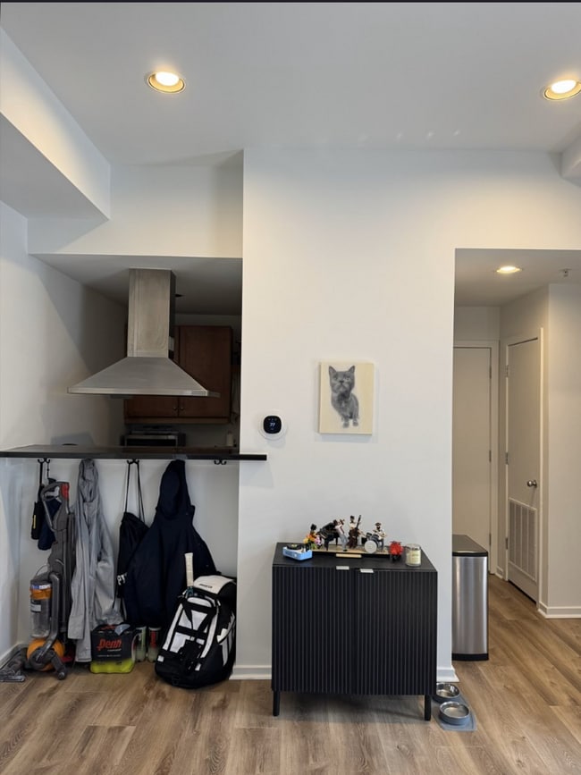 entryway - 1211 Light St Unit 213