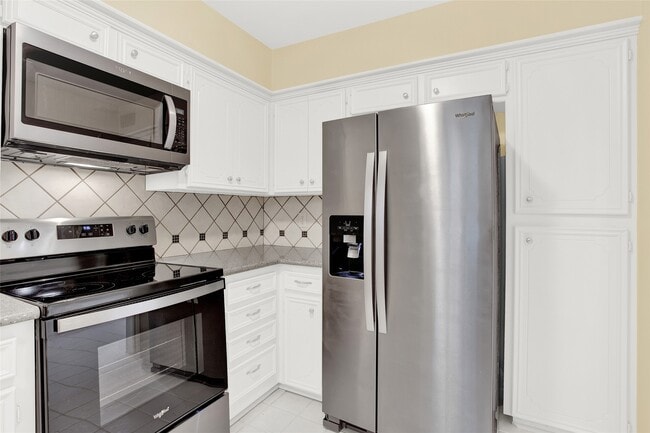 Photo - 1870 Saxony Ln