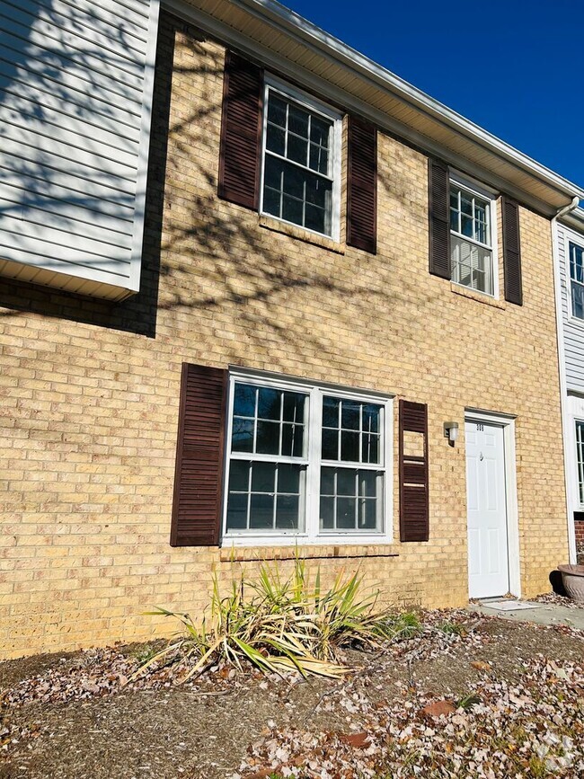 Building Photo - Townhouse In Blacksburg Available Now