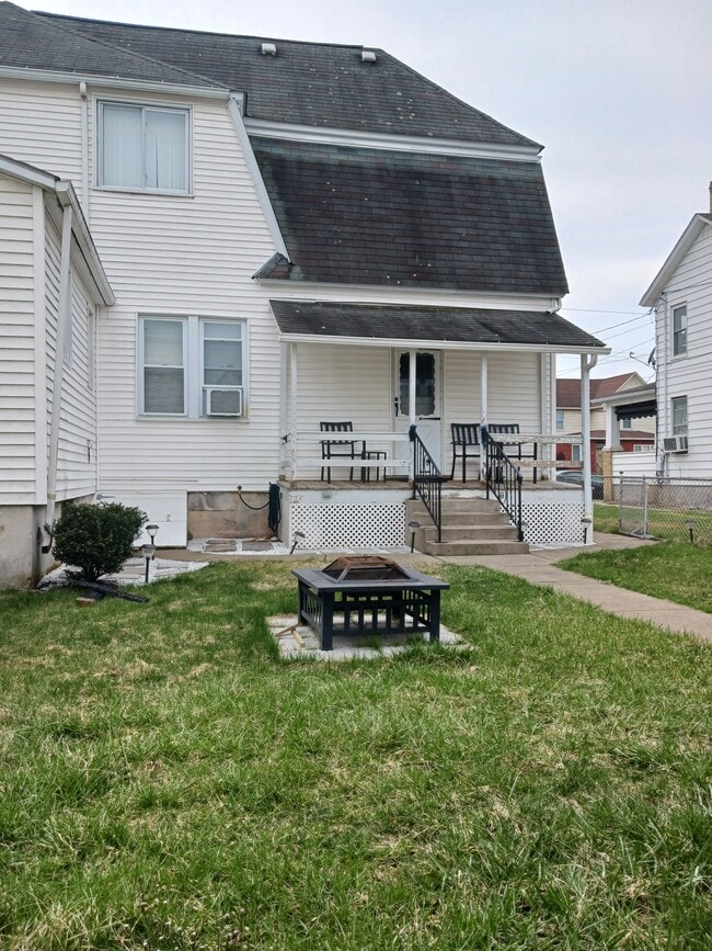 Photo - 152 E 3rd St