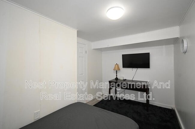 Photo - 236 Nicholson St S