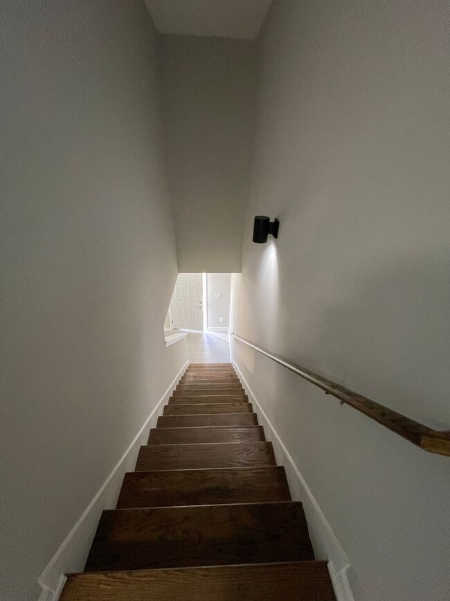 Photo - 3 Bedroom 2.5 Bath Townhouse in Columbia! Available for Move-In 1/1/2026!