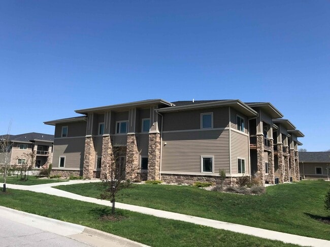 Building Photo - 2715 Bobcat Dr Unit BD2715-103
